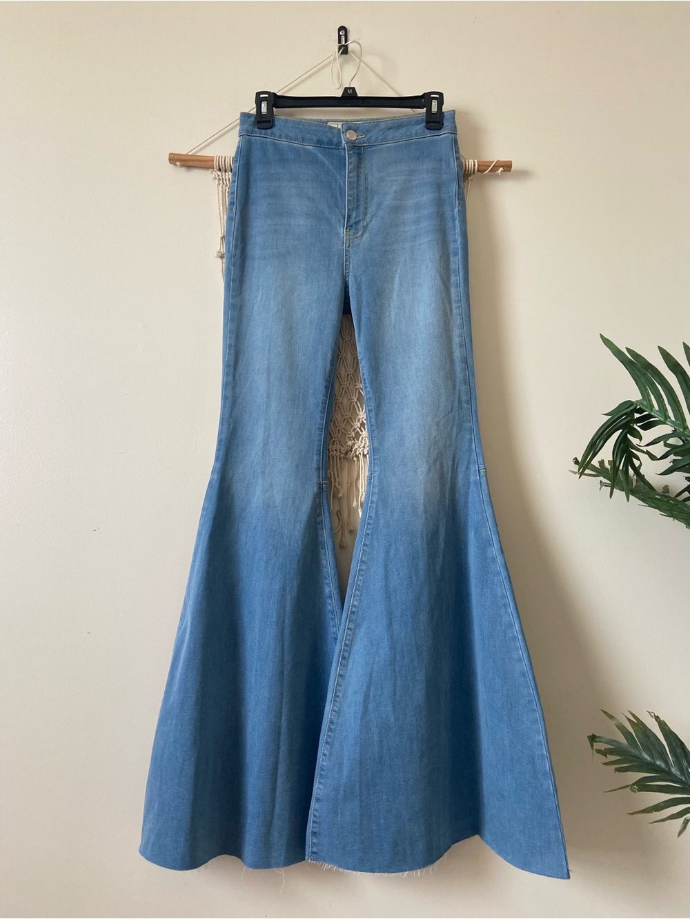 Free People High Waisted Float On Flare Jeans Size 27R Blue